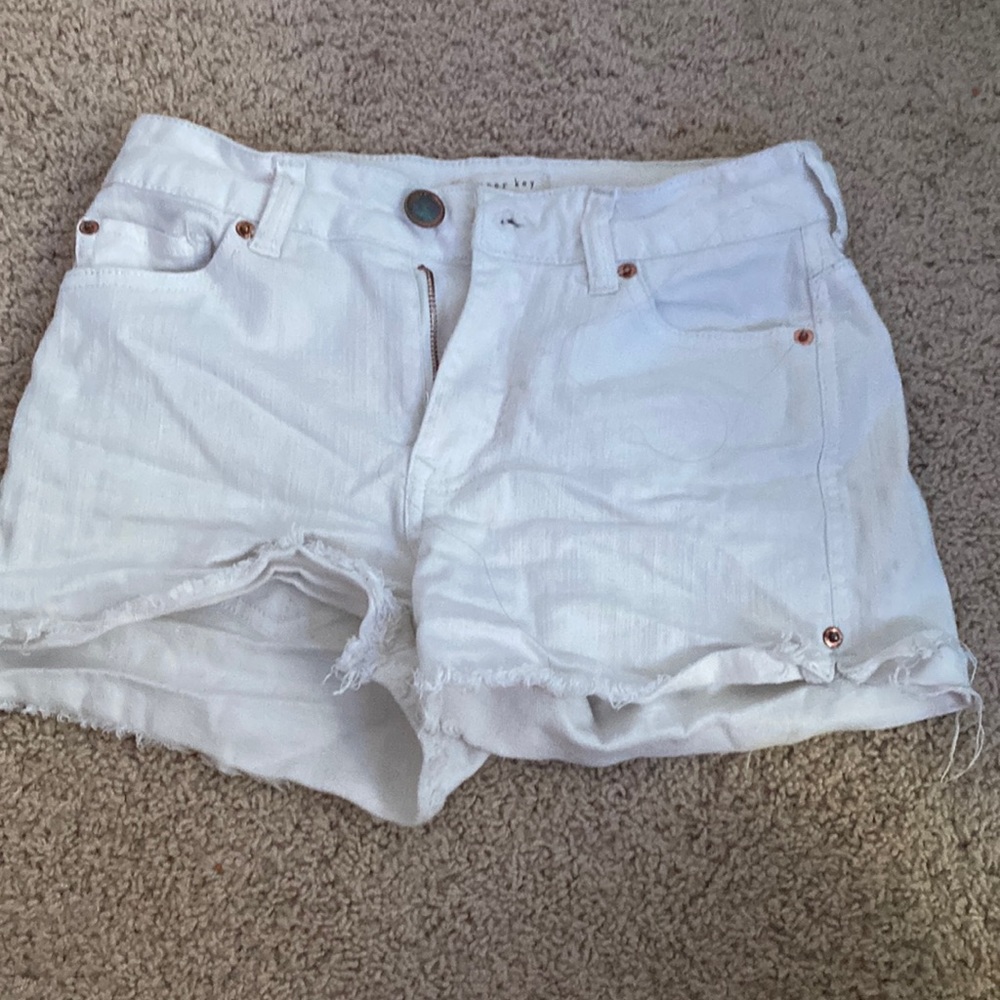 White jean shorts Copper Key